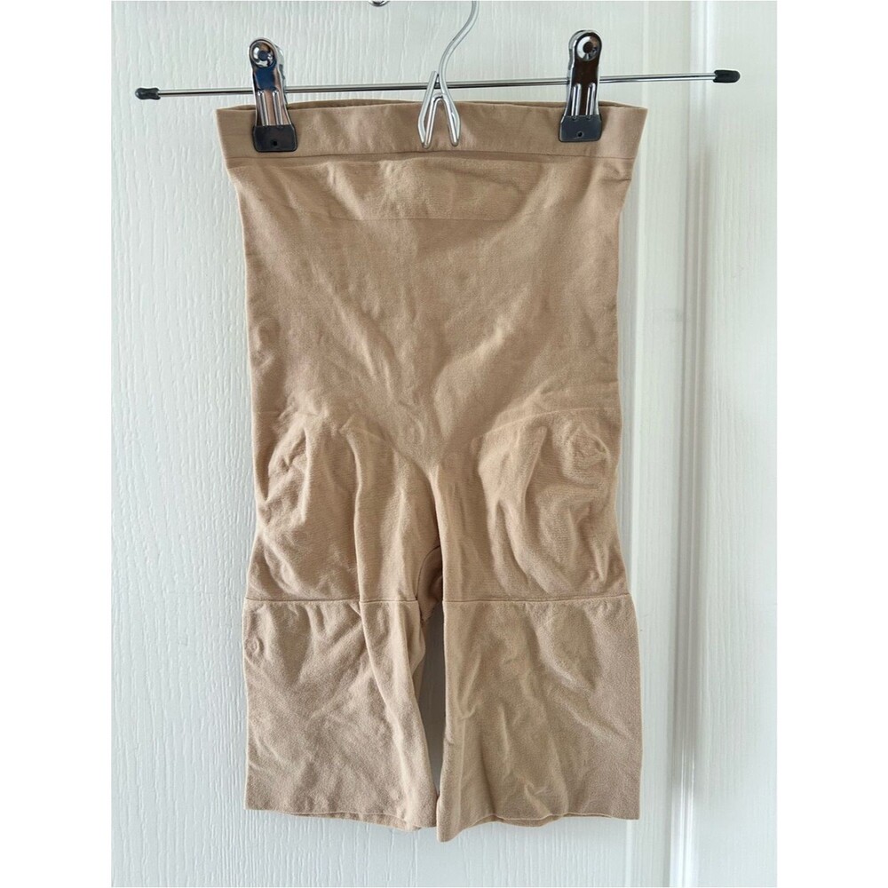 Spanx Undie-tectable High Waisted Shaping Shorts Nude Size Medium Seamless